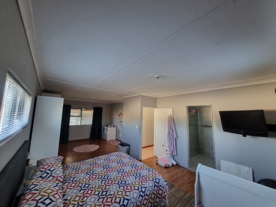 3 Bedroom Property for Sale in Croydon Western Cape